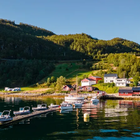 Elvegård Fjordcamp